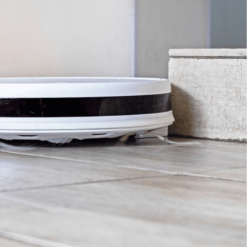 Czyszczenie trudno dostępnych miejsc – jak sobie z tym radzą roboty sprzątające?