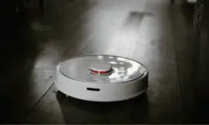 Specjaliści od naprawy robotów sprzątających Roborock S7 MaxV Ultra w pracy